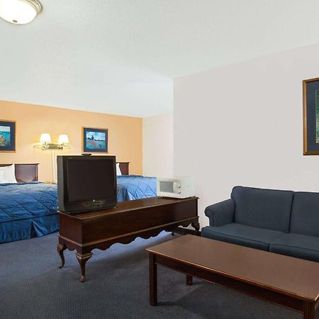 Super 8 By Wyndham אורוויל מראה חיצוני תמונה