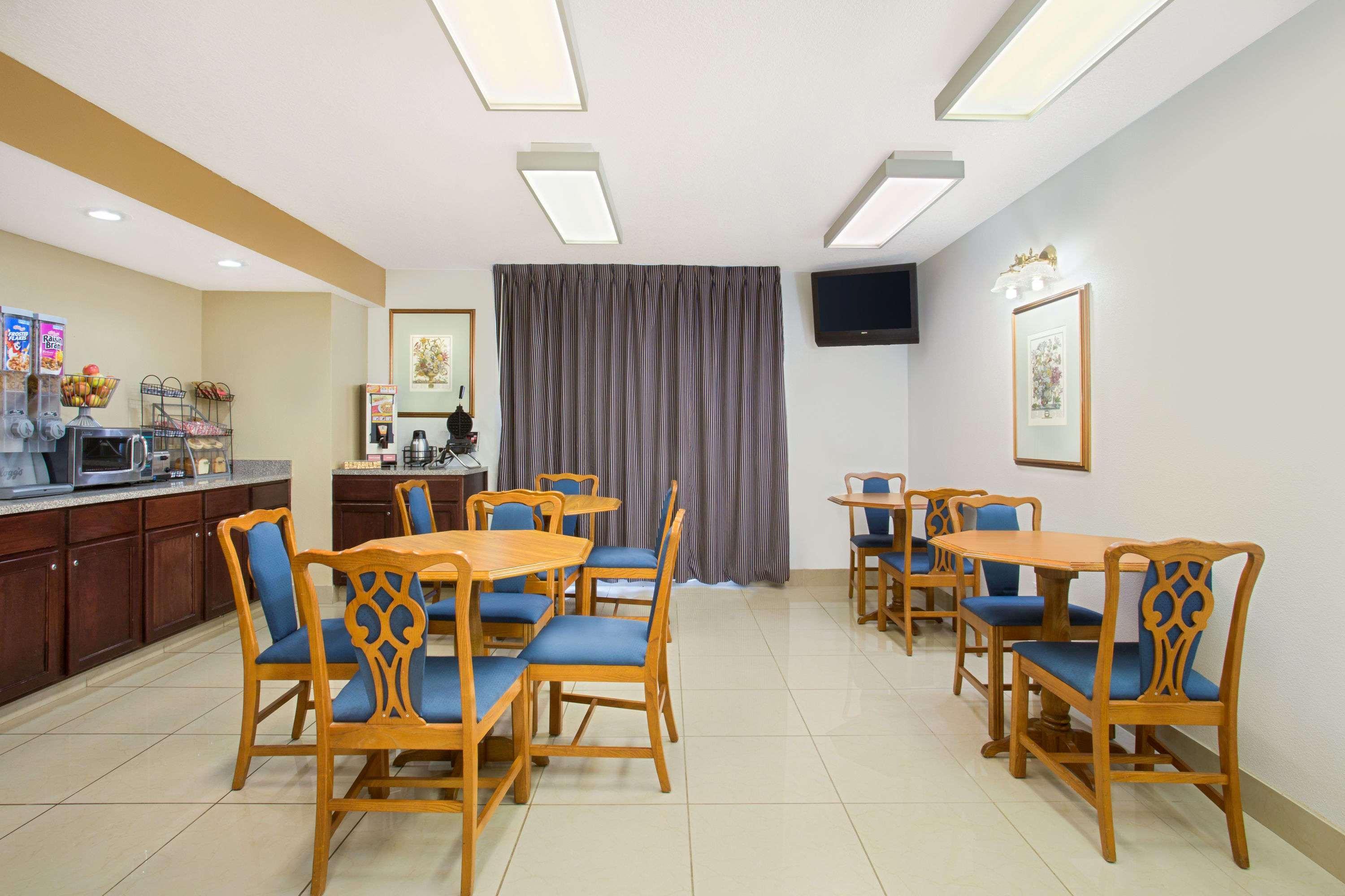 Super 8 By Wyndham אורוויל מראה חיצוני תמונה
