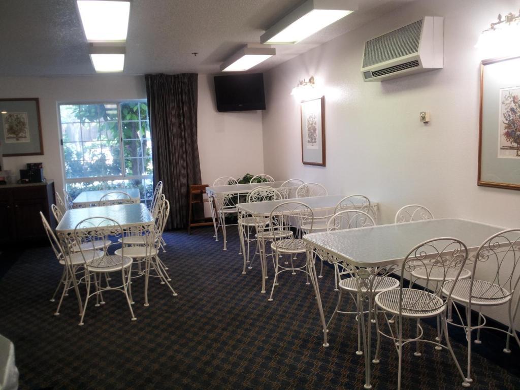 Super 8 By Wyndham אורוויל מראה חיצוני תמונה